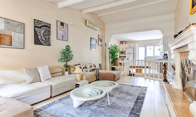 Sisli Apartment | Duplex Flat w Fireplace 7 min to City's Nisantasi