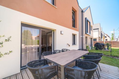 Bischwihr House | Duplex Jardin – Gîte des 4 Lions