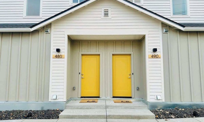 Old Southwest House | Duplex Pets Ok Houses/Sleeps14