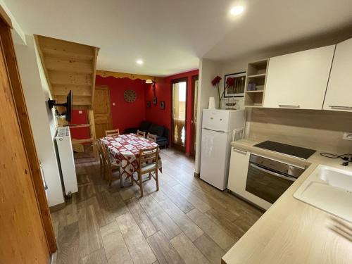 Laveissiere Apartment | Duplex rénové 2 chambres, proche pistes, navette et gare, avec wifi et équipements complets - FR-1-787-4