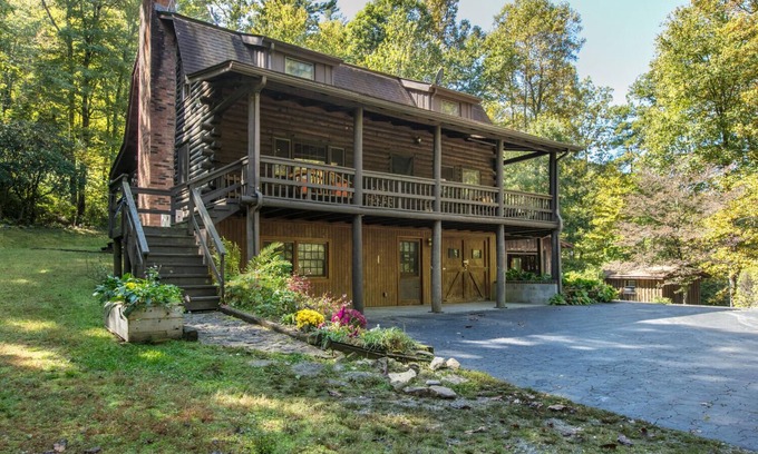 Hendersonville House | Dupont Forest Trailside Cabin