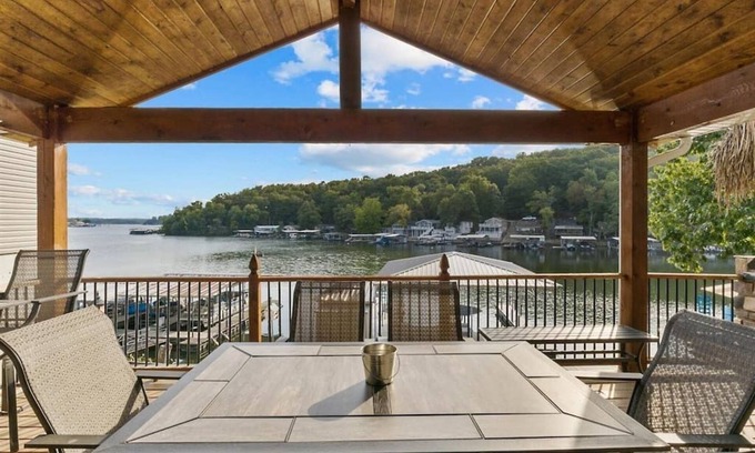 Rocky Mount House | Dutchman's Lakefront Hideaway