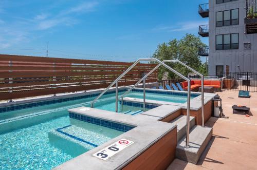 Downtown Des Moines Apartment | Dwntwn 1br Haven - Hot Tub!