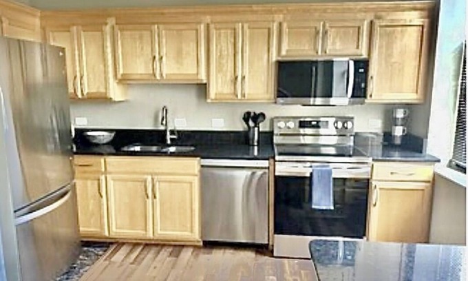 Downtown Lincoln Condo | Dwntwn short walk to stadium, PBank Arena & Haymarket, parking pass! Sleeps 4!
