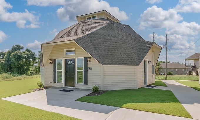 Tuscaloosa House | Dynasty Dome 905 - Book for Football Season!