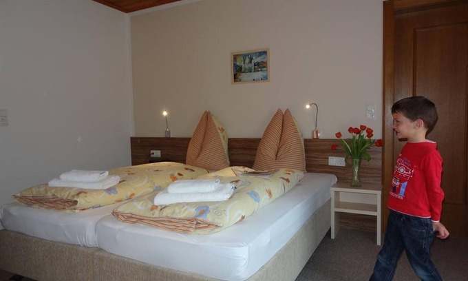 Fusch an der Grossglocknerstrasse Apartment | DZ Nebenhaus /half board - Ponyhof, Feriendorf-Hotel-Pension
