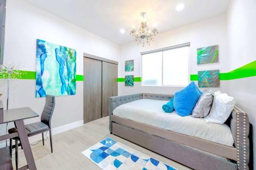 North Hollywood Apartment | E- Classy NoHo Oasis 2-Units, U-Studios 15m