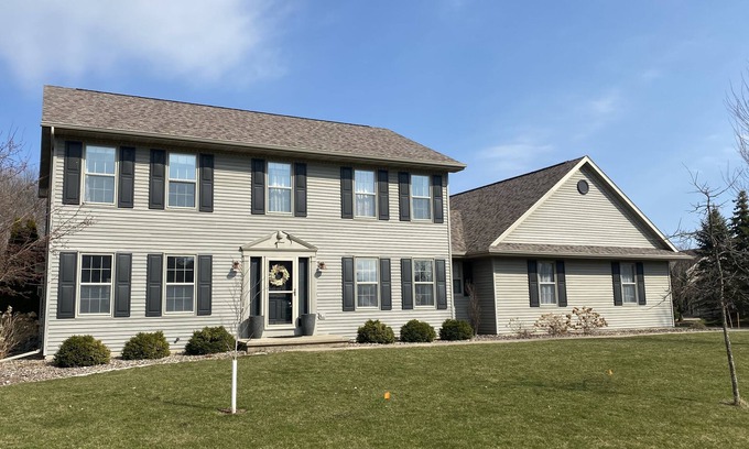 Oshkosh House | EAA AirVenture 4 Bedroom House