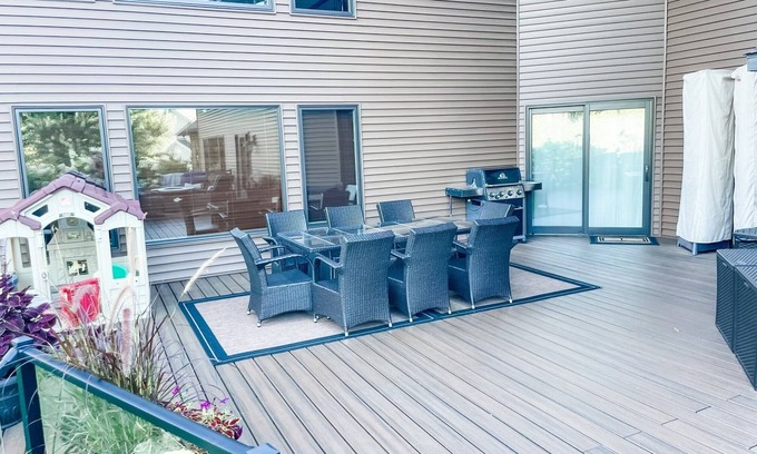 Butte Des Morts House | EAA Availability - Modern estate with entertaining space & inground pool