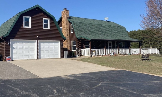 Richford House | EAA Cabin Rental