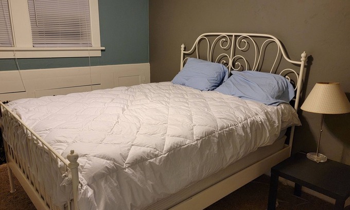 Oshkosh House | EAA Rental - Minutes away from EAA grounds and many food options.