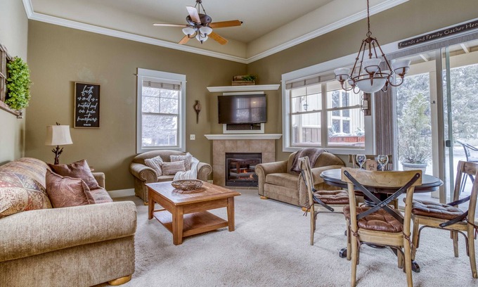 Redmond House | Eagle Crest 2 Bedroom Single Level Pet Friendly Home with a Hot Tub