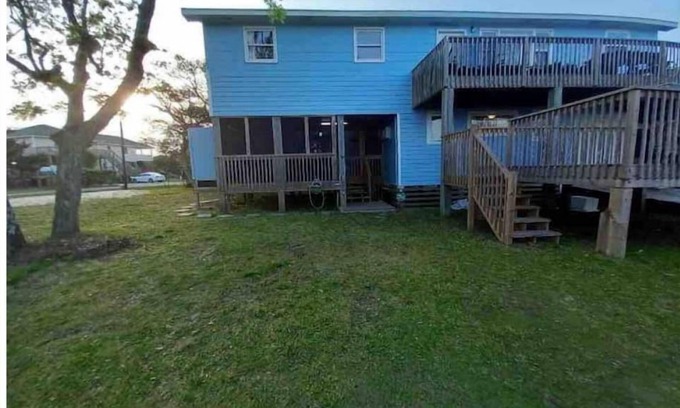 Hatteras House | Eagle Pass Cabina- Unique Cabin Perfect for Two!