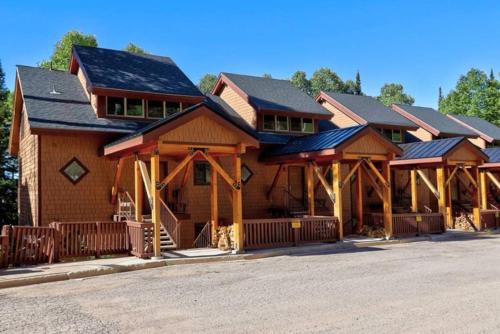 Beaver House | Eagle Point Ski Resort 13 Wooded Ridge Condos