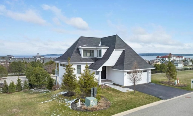 Bay Harbor House | Eagle Ridge 3