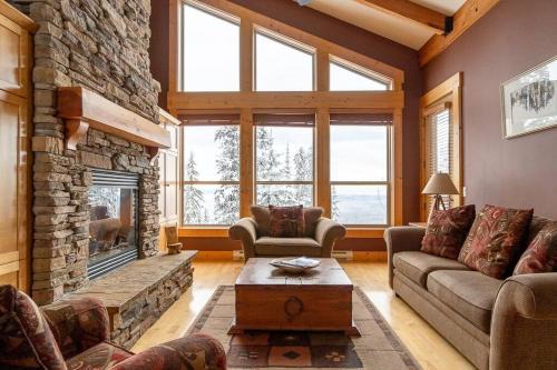 Snow Pine Estates Ski Chalet | Eagle Ridge Pet-Friendly Chalet
