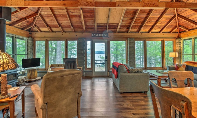 Three Lakes Cabin | Eagle River Lakefront Retreat w/Fire Pit & Grill