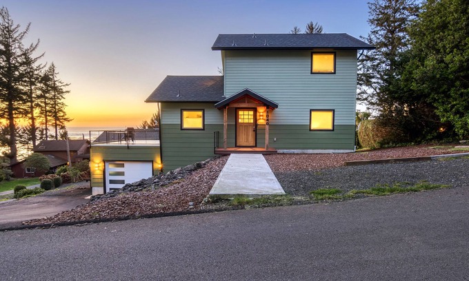Waldport House | Eagle's Overlook - Ocean View