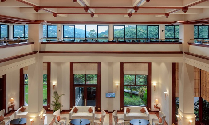 Tennekumbura Hotel | Earl's Regency