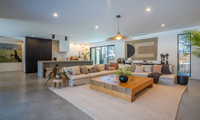 Southern Crossing House | Earth & Stone: Modern Organic Dwelling