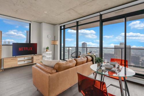 Connaught Apartment | Earthlight Golden Hour Corner