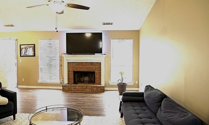 Ellenwood House | East Atlanta Hideaway 3BR 2BA Sleeps 7