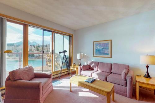 Dillon Apartment | East Bay 6