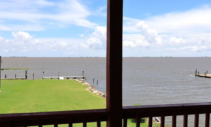 Lake Catherine House | East Camptons-Lakehouse And Pool