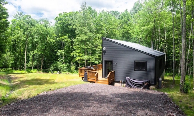 Youngsville Cabin | East Hill - Modern + Private near Livingston Manor