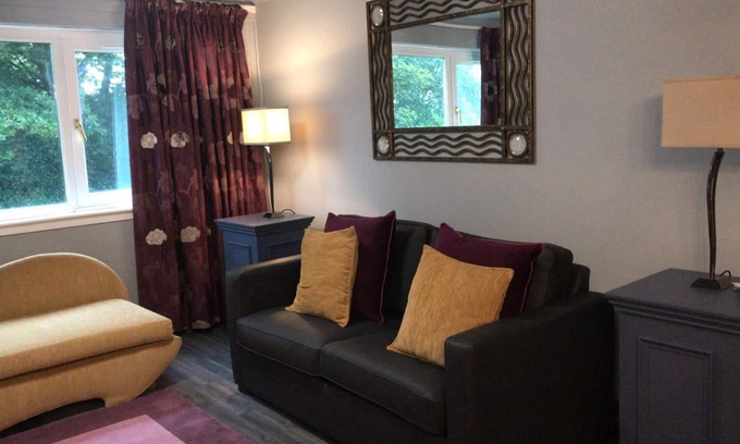 East Kilbride Apartment | East Kilbride- Newly refurbished two bedroom flat