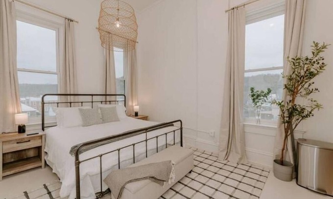 Madison Apartment | East Main Lofts - Minimalist 302