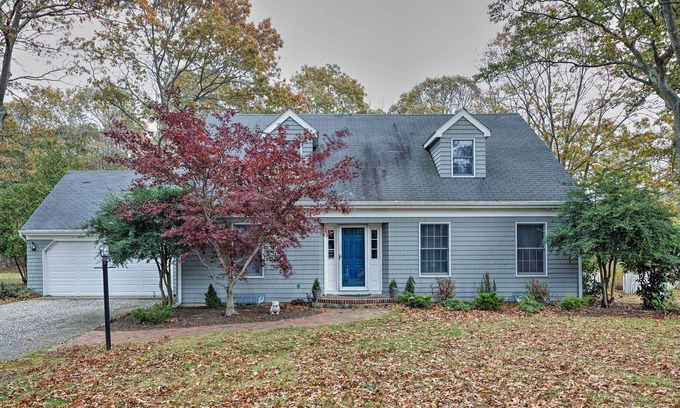 East Marion House | East Marion Home Walk to Beach-3 Mi to Greenport!
