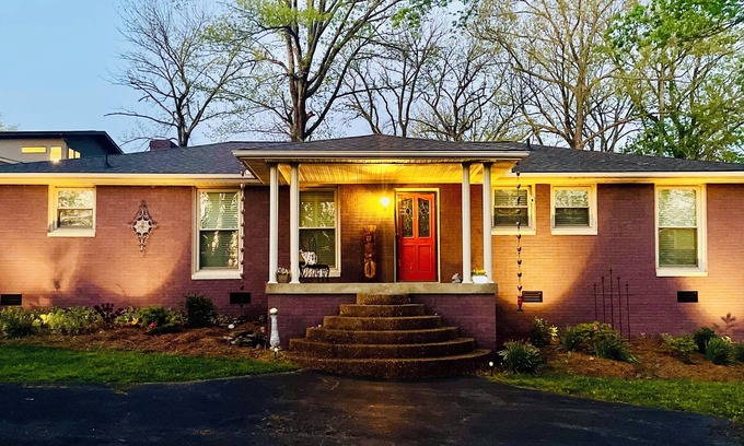 Inglewood House | East Nashville River Retreat, Hot tub, Minutes from 5points and Downtown