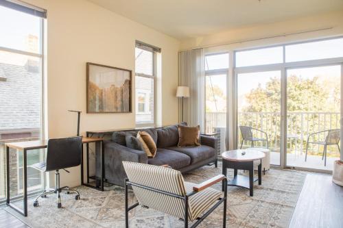 Lower East Side Apartment | East Side Luxury 1BR Apt - Near Brady and Fiserv with Balcony