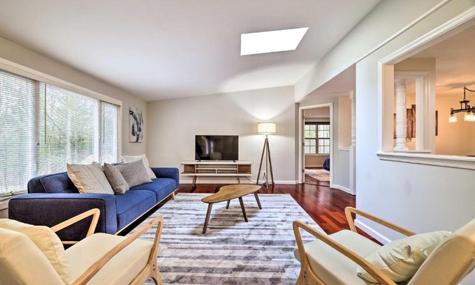 East Stroudsburg House | East Stroudsburg House with Hot Tub and Pool!