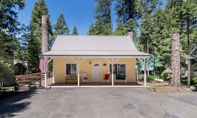 Shaver Lake Cabin | East Village Shaver Lake Cabin - Mellow Yellow