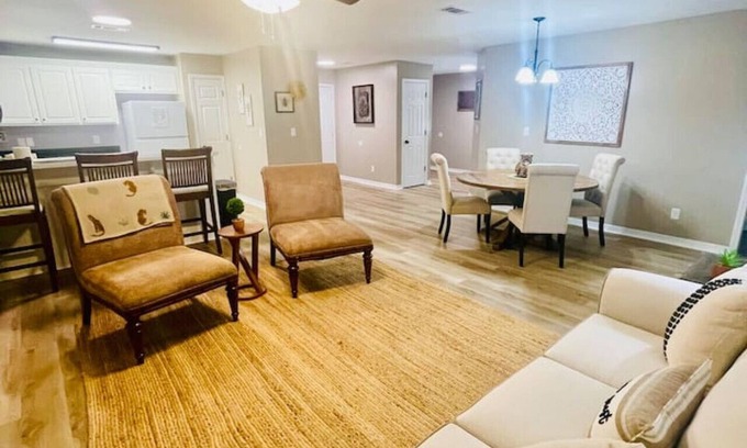 Hammond Apartment | EastGate 4A Cozy family retreat close to downtown Hammond