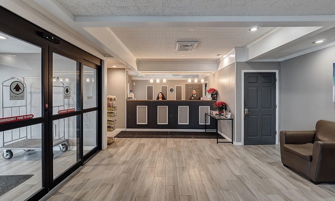 Urbana Hotel | Eastlake Suites Hotel & Conference Center By OYO Urbana