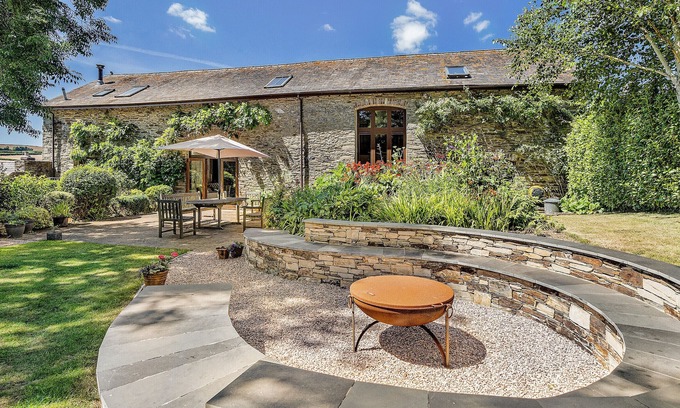 Kingsbridge House | Easton Court near Salcombe. Stunning barn - natural stream & paddock. Sleeps 10.