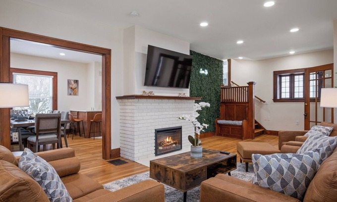 Easttown House | Eastown Luxe