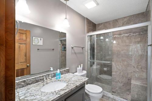 Madison House | Eastview Drive Jolly Green Giant