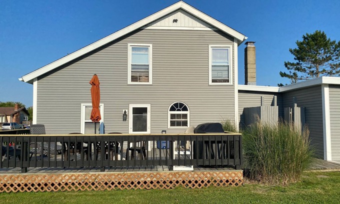 Eastward Look House | Eastward Look-North! A/C, walk to beach, open&airy, flat yard