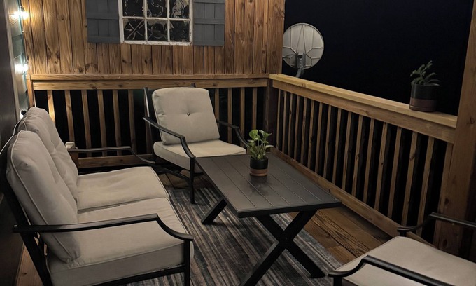 Cullowhee House | Easy access 3 bd 3 ba riverside retreat just 5 mins from WCU campus! Ping pong!