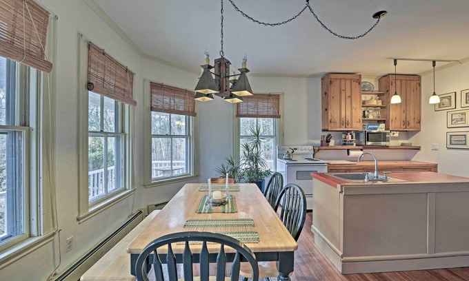 Tisbury House | Easy Access to Beaches: Vineyard Haven House