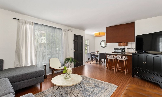 Del Mar Heights Condo | Easy Breezy - Affordable, Cute Condo in the Heart of Del Mar-Extended Getaway