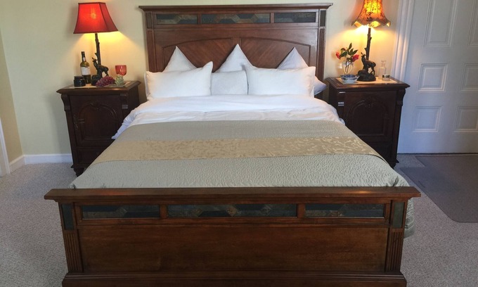 Wilmington Historic District Apartment | Easy Living by The Water . Quiet, Secure, private Historic Downtown.