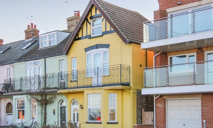 Gorleston-on-Sea Cottage | Easy stroll to the sandy beach with harbour views to watch the ships arrive.
