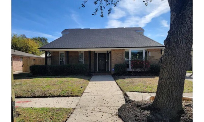 Little Woods House | Easy Uber to ALL Major Parades! Large Group!