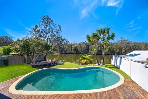 Wyong House | Easygoing Poolside Relaxation on Wyong River