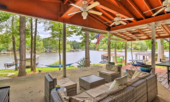 Milledgeville Cabin | Eatonton Getaway on Lake Sinclair w/Dock!